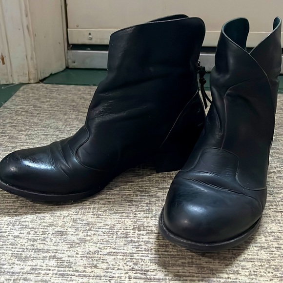 Black leather ankle boots, with suede rim - Picture 2 of 8